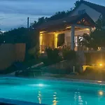 Becca , Heated Pool With Salt Water Nyaraló Dračevice