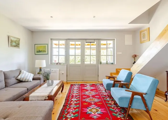 Becca , Heated Pool With Salt Water *