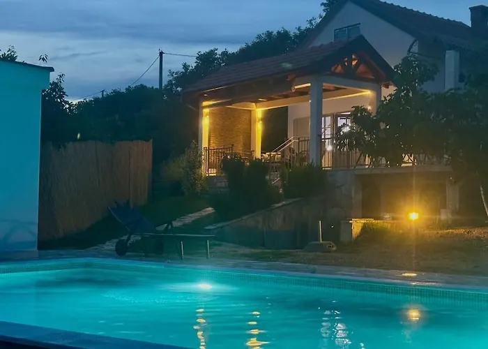 Becca , Heated Pool With Salt Water 度假居 Dracevice