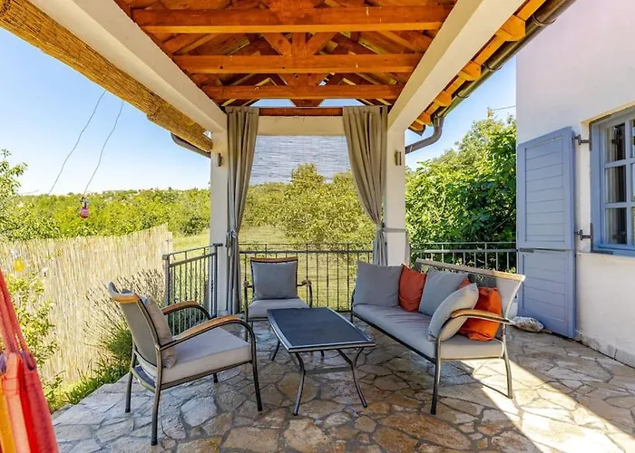 Becca , Heated Pool With Salt Water