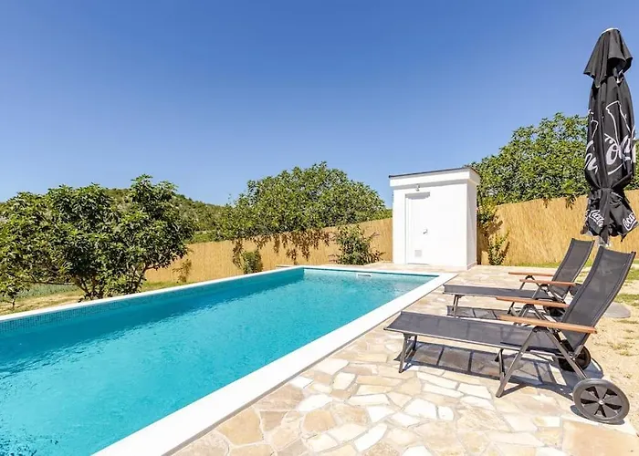 度假居 Becca , Heated Pool With Salt Water *