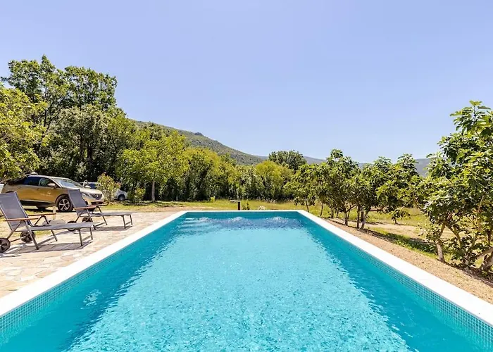 Becca , Heated Pool With Salt Water *